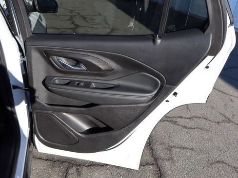 Certified 2024 GMC Terrain SLT image 33