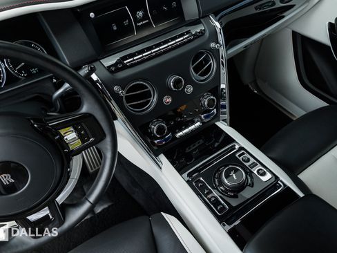 Used 2022 Rolls-Royce Cullinan w/ Technology Package AWD/4WD image 30