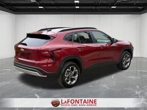 Certified 2025 Chevrolet Trax LT FWD image 5