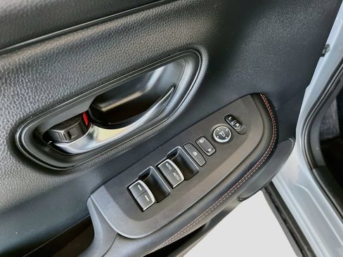 Used 2025 Honda HR-V Sport image 18