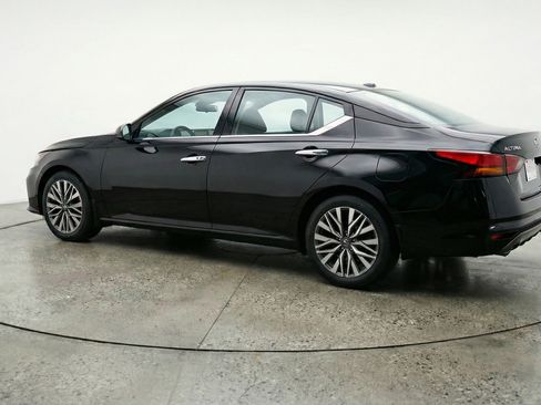 Used 2025 Nissan Altima 2.5 SV image 6