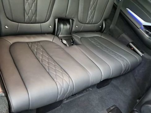 Used 2024 BMW X7 xDrive40i w/ M Sport Package AWD/4WD image 30