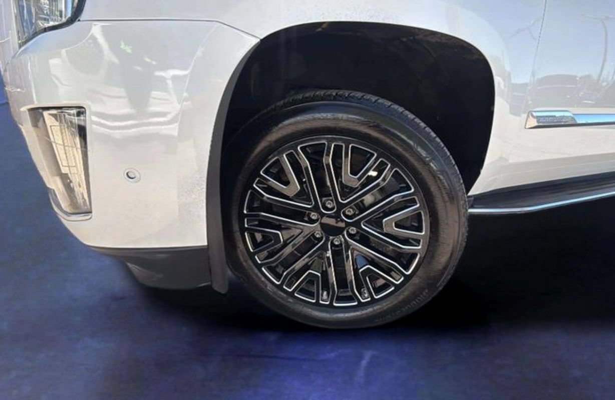 Used 2018 Cadillac Escalade Luxury AWD/4WD image 22