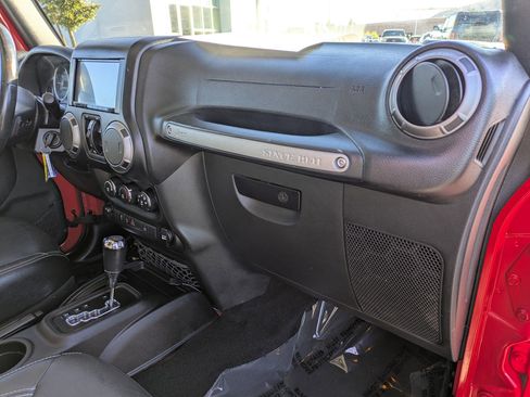 Used 2018 Jeep Wrangler Unlimited Sport image 30