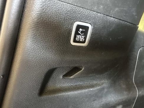 Used 2024 Jeep Wagoneer L Series II w/ Flexible Seating Group AWD/4WD image 19