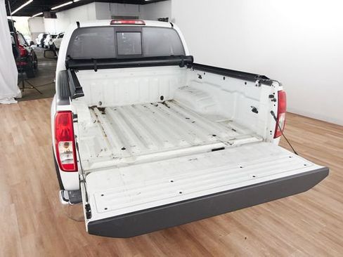 Used 2018 Nissan Frontier SV AWD/4WD image 5