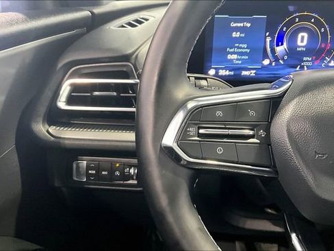 Used 2025 Chevrolet Traverse LT AWD/4WD image 11