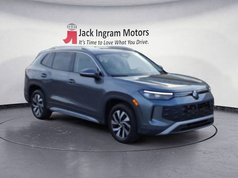 Used 2025 Volkswagen Tiguan S image 7