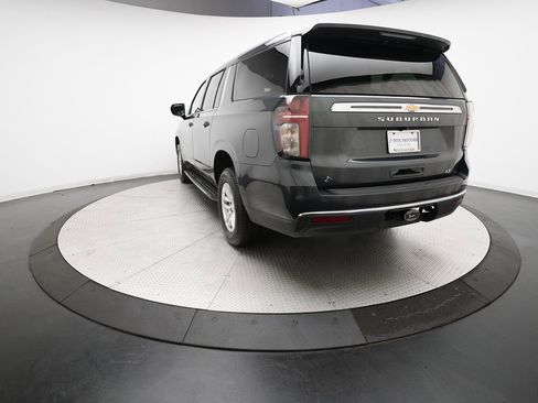 Used 2022 Chevrolet Suburban LT image 36