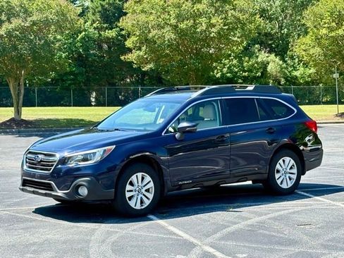 Used 2018 Subaru Outback 2.5i Premium AWD/4WD image 2