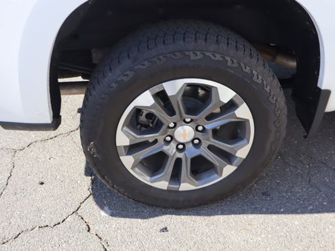 Certified 2025 Chevrolet Silverado 1500 High Country w/ Technology Package image 41