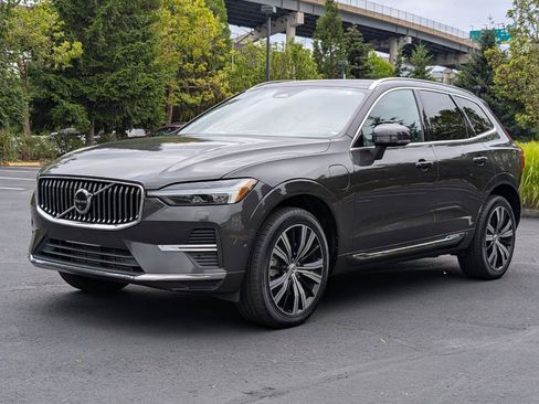 Used 2023 Volvo XC60 T8 Plus AWD/4WD image 3