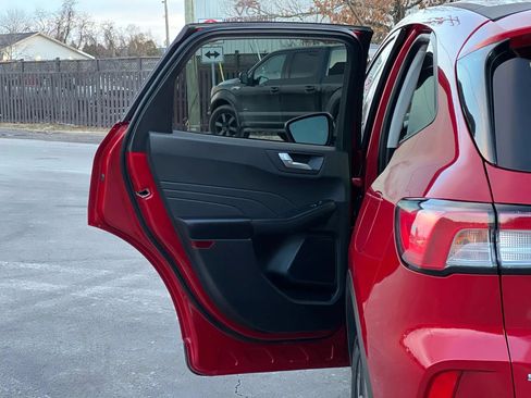 Used 2021 Ford Escape SE w/ SE Sport Appearance Package AWD/4WD image 37