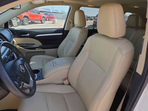 Used 2016 Toyota Highlander XLE AWD/4WD image 15
