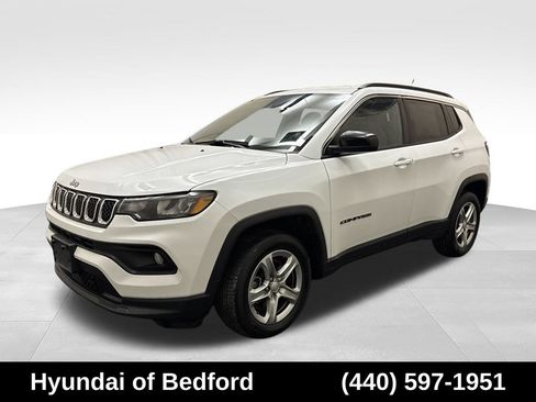 Used 2024 Jeep Compass Latitude AWD/4WD image 1