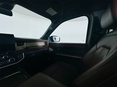 Used 2024 Ford Expedition Max Limited image 11