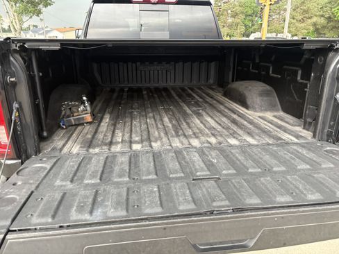 Used 2022 GMC Sierra 2500 AT4 w/ AT4 Premium Plus Package AWD/4WD image 18