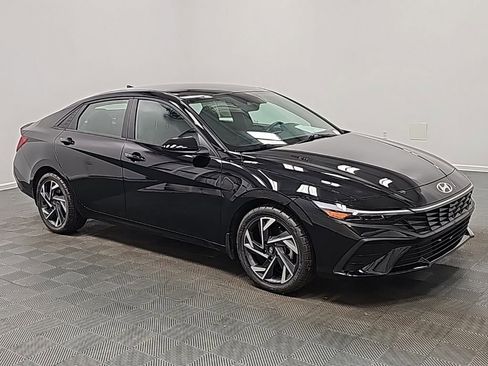 Used 2025 Hyundai Elantra Sport image 1