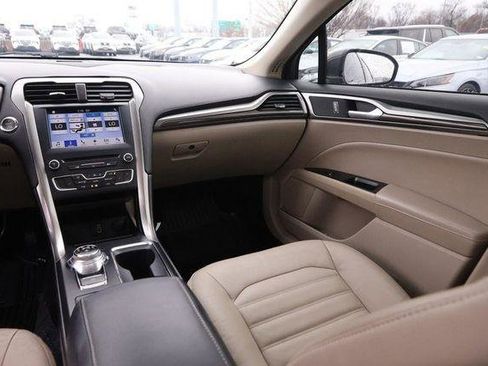 Used 2017 Ford Fusion SE w/ Fusion SE Technology Package image 25