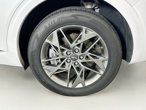 Used 2025 Genesis GV70 2.5T AWD/4WD image 11