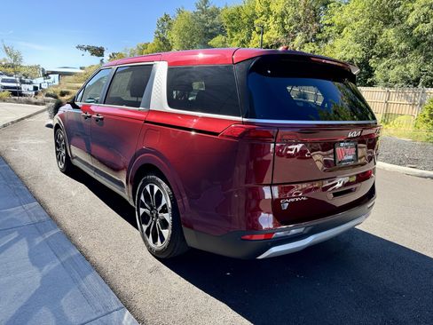 Used 2024 Kia Carnival EX image 31