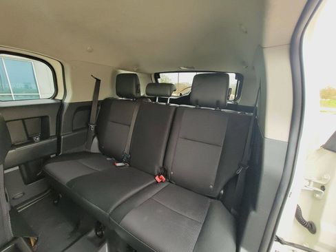 Used 2012 Toyota FJ Cruiser 4WD w/ Convenience Pkg image 12