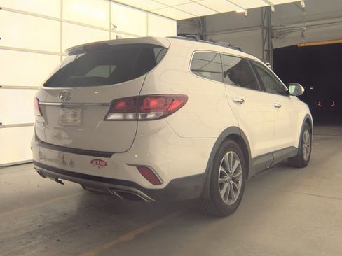 Used 2017 Hyundai Santa Fe SE image 8
