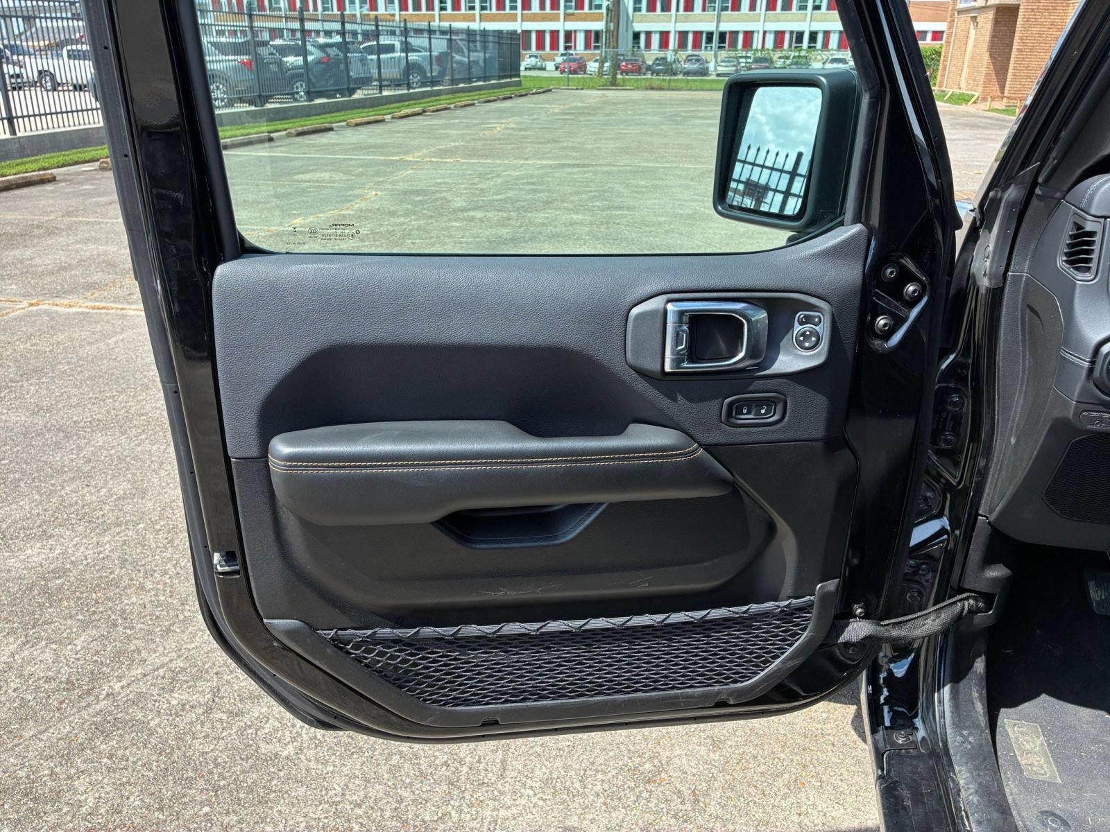 Used 2025 Jeep Wrangler Unlimited Sahara AWD/4WD image 18