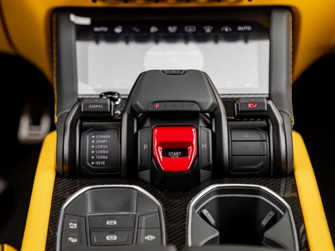 Used 2026 Lamborghini Urus SE AWD/4WD image 18