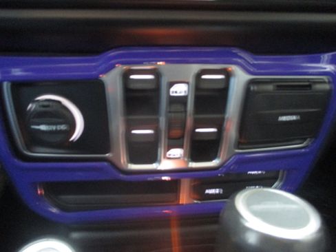 Used 2020 Jeep Gladiator Overland image 18