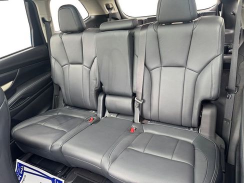 Used 2022 Subaru Ascent Limited w/ Technology Package AWD/4WD image 13