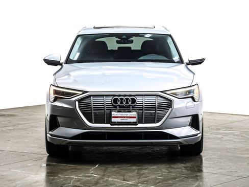 Used 2022 Audi e-tron Premium Plus w/ Premium Plus Package image 4