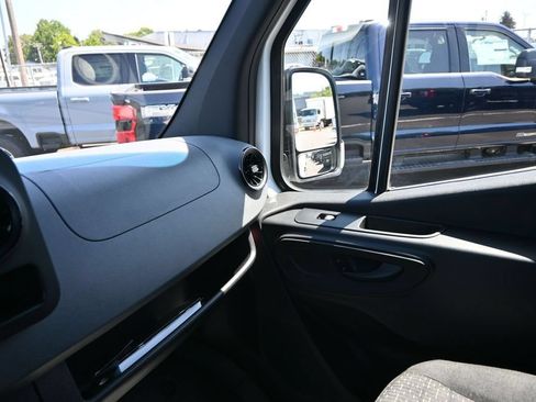 Used 2021 Mercedes-Benz Sprinter 2500 image 18