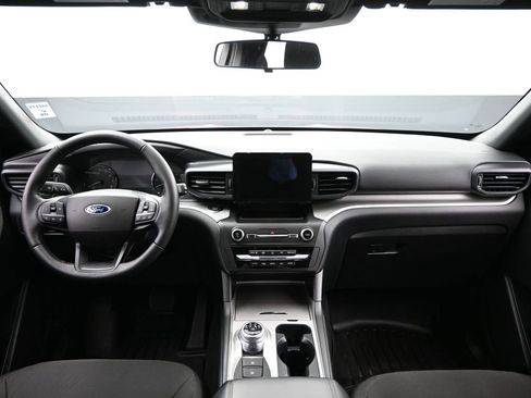 Used 2020 Ford Explorer XLT image 24