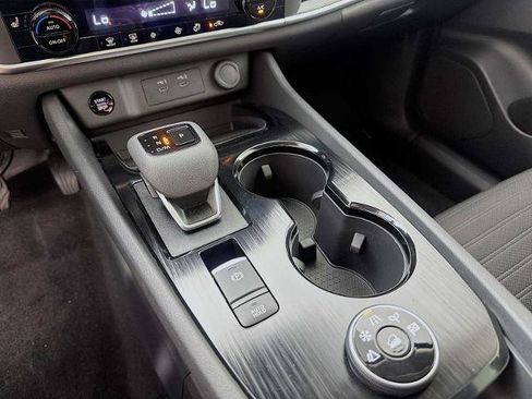 Certified 2025 Nissan Rogue SV AWD/4WD image 14