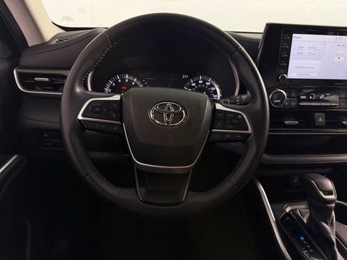 Used 2022 Toyota Highlander XLE image 21