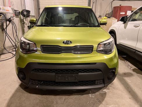 Used 2017 Kia Soul image 29