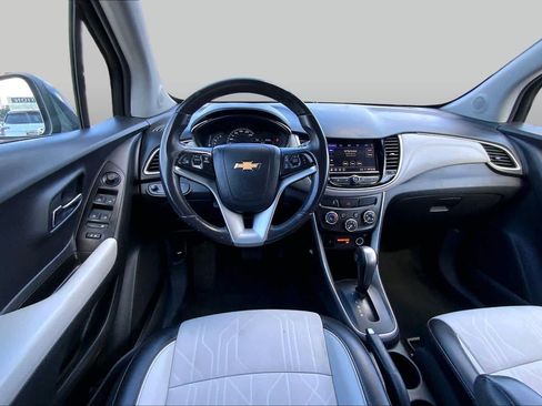 Used 2022 Chevrolet Trax LT w/ LT Convenience Package AWD/4WD image 6