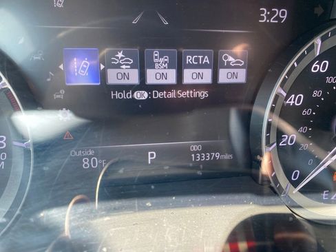 Used 2020 Toyota Highlander XLE FWD image 19