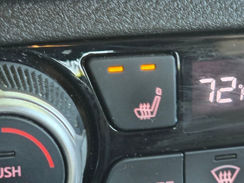 Used 2020 Nissan Kicks SR w/ SR Premium Package FWD image 18