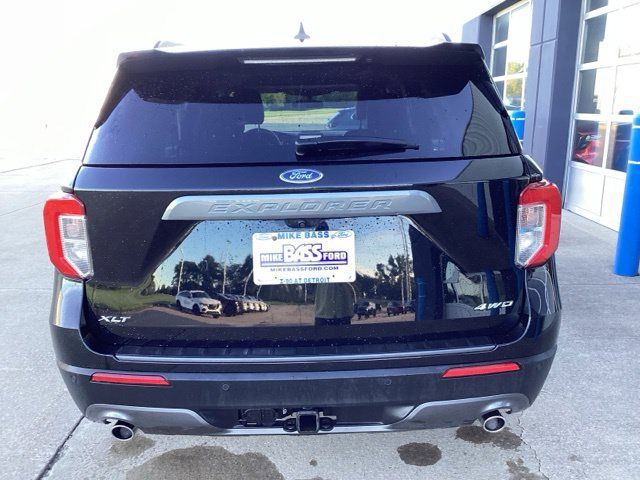 Used 2024 Ford Explorer XLT w/ Equipment Group 202A AWD/4WD image 12