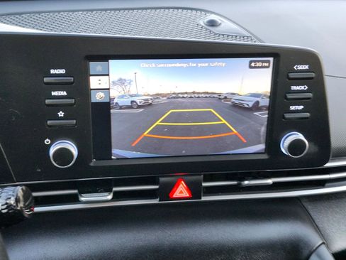 Certified 2025 Hyundai Elantra SE image 21