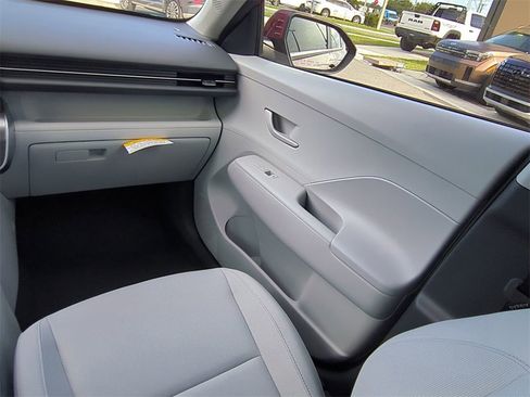 New 2026 Hyundai Kona SE image 19