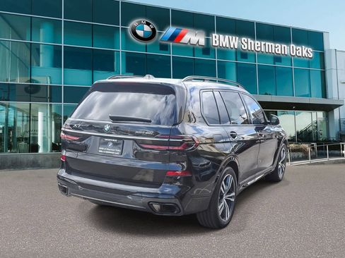 Used 2023 BMW X7 xDrive40i w/ M Sport Package AWD/4WD image 4