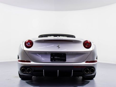 Used 2016 Ferrari California T image 21