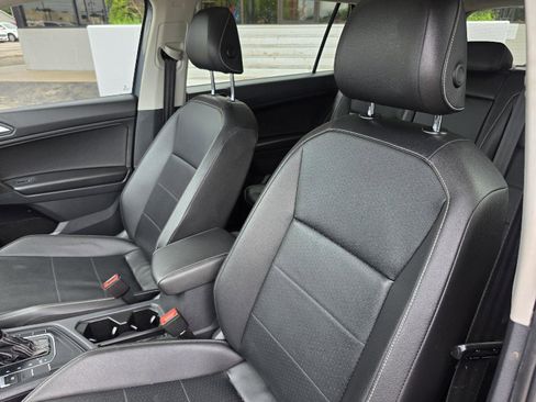 Used 2021 Volkswagen Tiguan SE FWD image 36