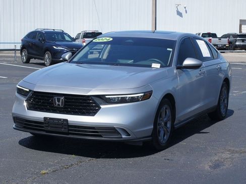 Used 2024 Honda Accord EX image 2
