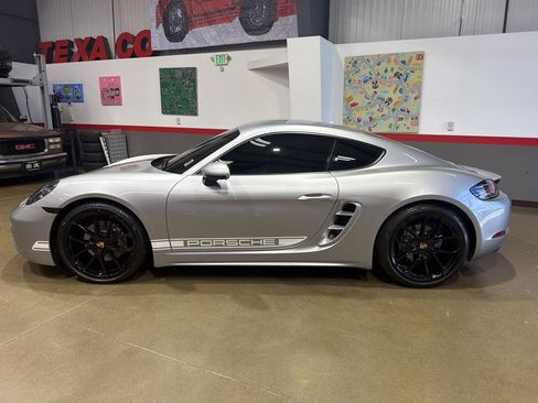 Used 2024 Porsche 718 Cayman RWD image 37