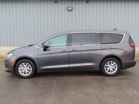 Used 2023 Chrysler Voyager LX FWD image 6