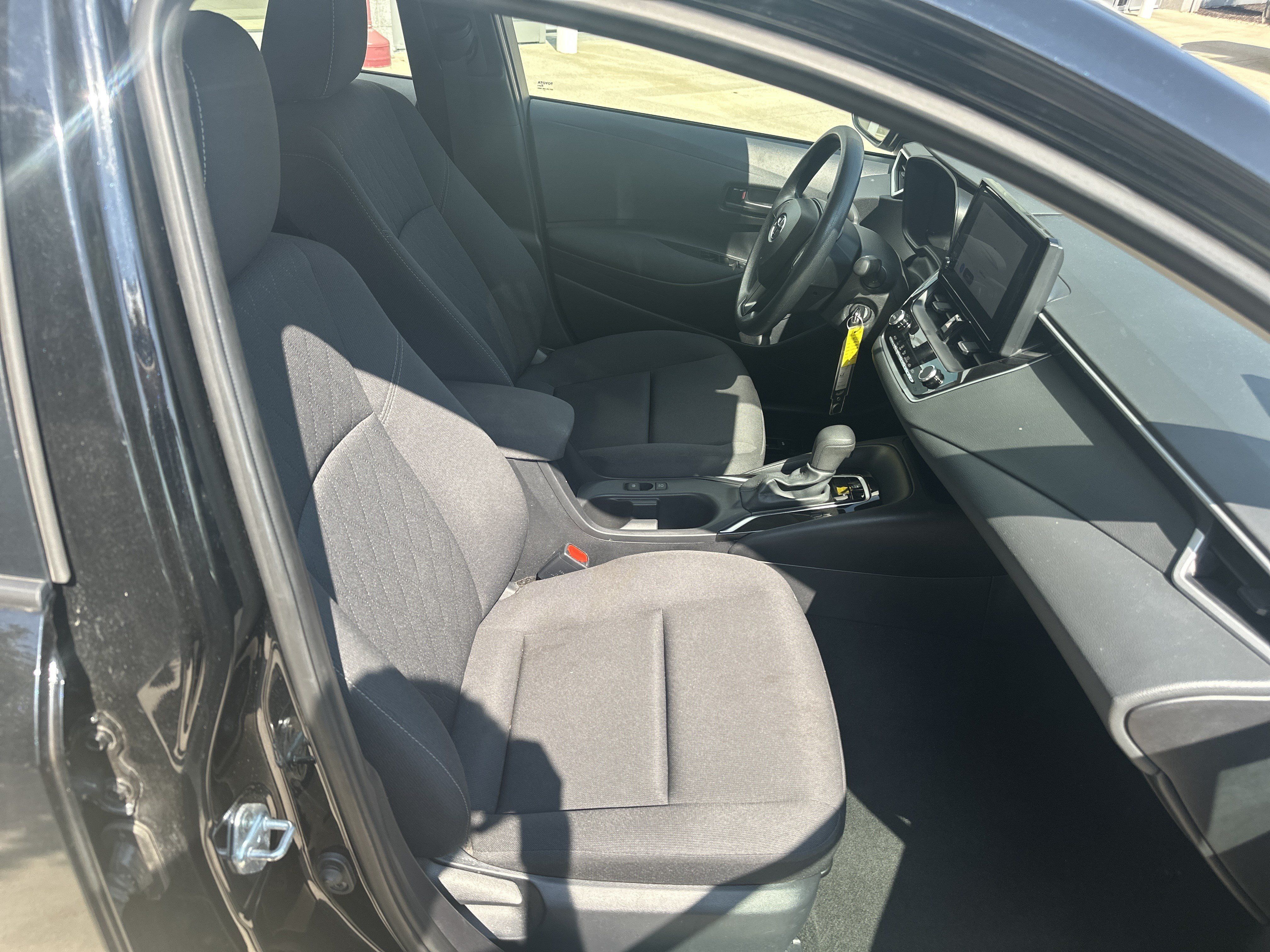 Used 2025 Toyota Corolla LE FWD image 28